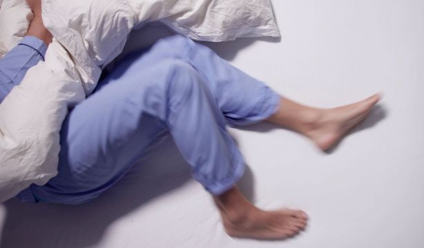 El síndrome de piernas inquietas aumenta el riesgo de depresión, ansiedad y suicidio (Fuente: BigStock)