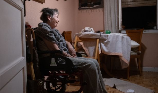 Indignación ciudadana por el desahucio de Maricarmen: "Es una barbaridad lo que ha pasado" (Fernando Sánchez / Europa Press)