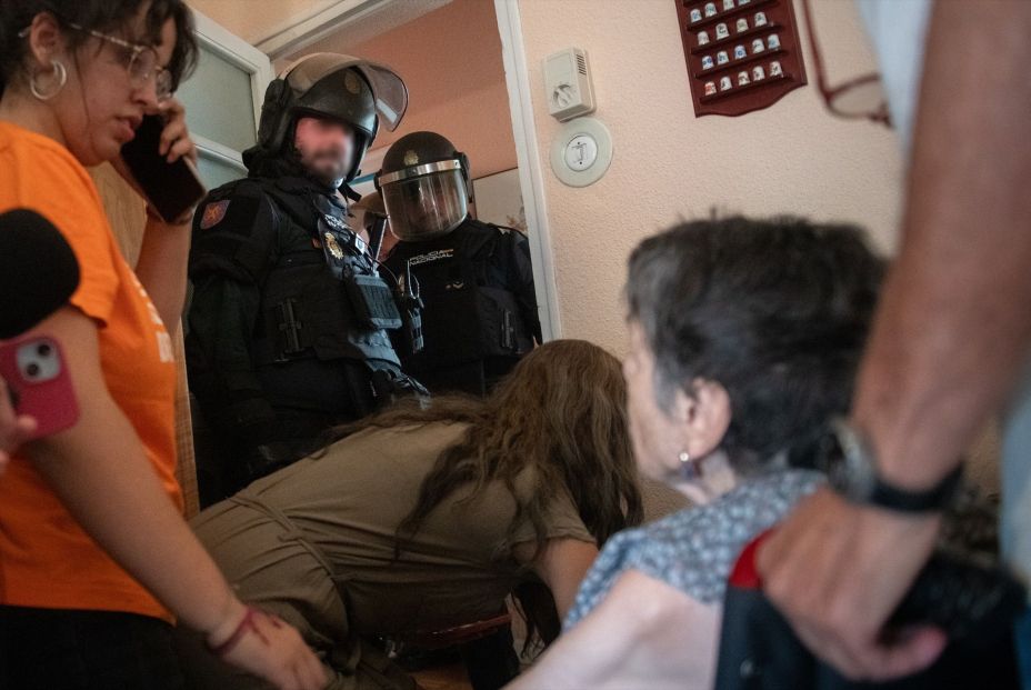 EuropaPress 7793745 policia saca maricarmen casa 23 septiembre 2026 madrid espana maricarmen EuropaPress 7793745 policia saca maricarmen casa 23 septiembre 2026 madrid espana maricarmen