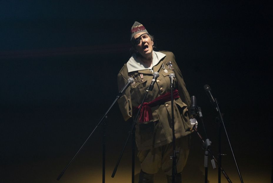 Ane Gabarain se convierte en Millán Astray en 'Cantando bajo las balas' Ane Gabarain se convierte en Millán Astray en 'Cantando bajo las balas'
