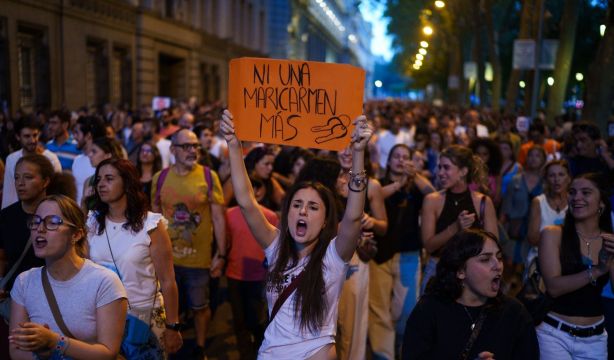 El Gobierno divide en dos el 'decreto Maricarmen': medidas antidesahucios y prórroga de alquileres