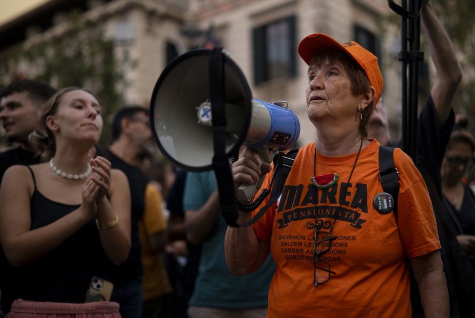 EuropaPress 7794937 decenas personas concentracion apoyo maricarmen desahucio madrid delegacion