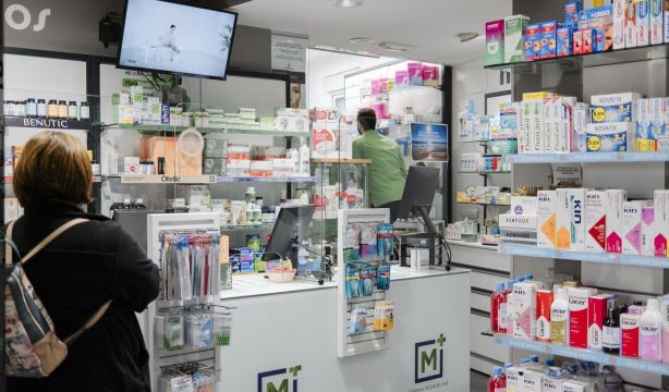 Falta de medicamentos de menopausia: Cataluña autoriza que farmacias elaboren fórmulas de estradiol