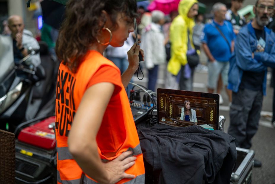 EuropaPress 7814883 manifestantes concentracion frente sede junts octubre 2026 barcelona (1)