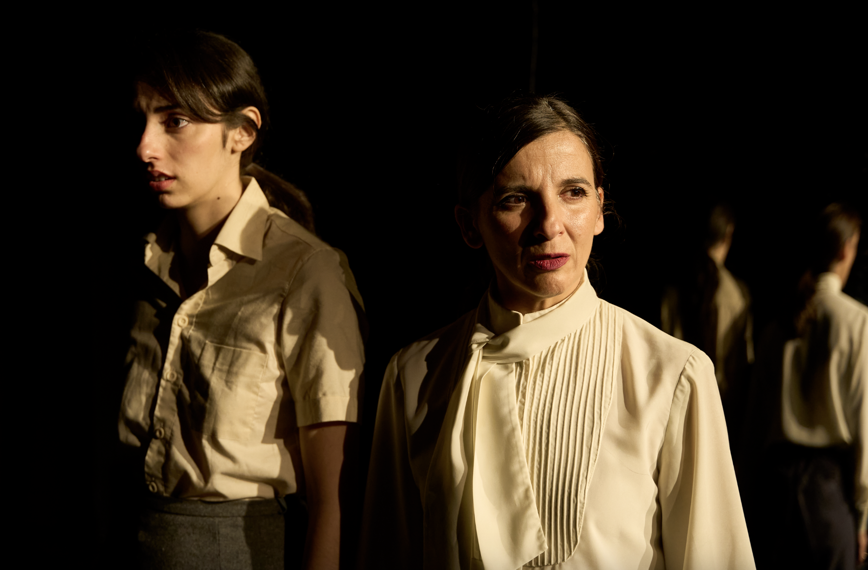 'Duermen bajo las aguas' vuelve al Teatro Español con una mirada a la memoria y la identidad 'Duermen bajo las aguas' vuelve al Teatro Español con una mirada a la memoria y la identidad