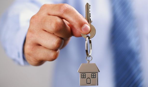 El dinero prestado para vivienda crece casi tres veces más que la concesión de hipotecas