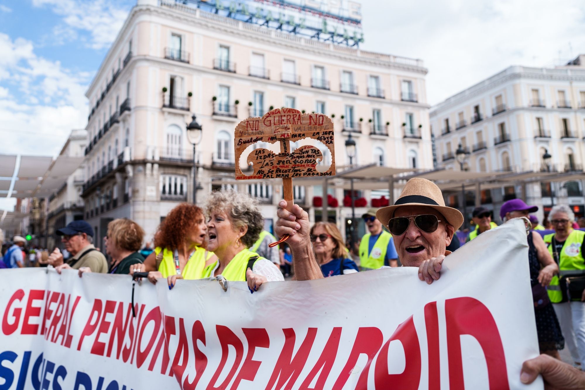 Las pensiones, arma electoral ante el 29-N: los partidos se enzarzan para rascar votos