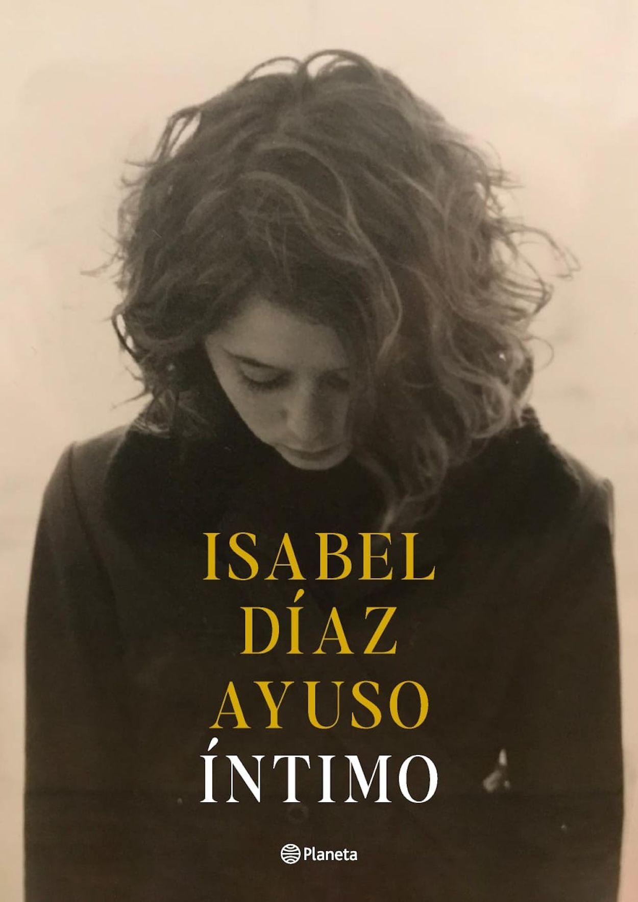 Isabel Díaz Ayuso anuncia su primer libro, 'Íntimo', en el que repasa su vida "al completo"
