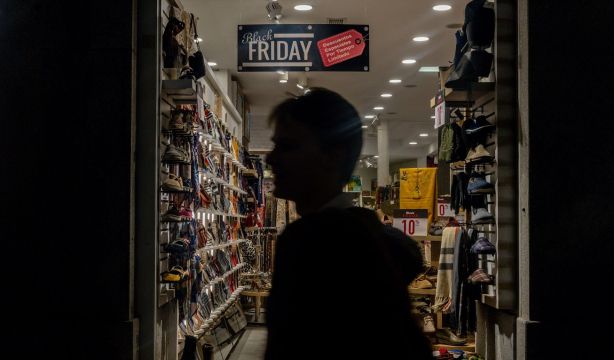 Aplazar con tarjeta compras de Black Friday y Navidad sale un 28% más caro (EuropaPress)