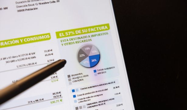 Uno de cada tres usuarios ve errores en su factura de luz y gas, pero rara vez cambia de compañía Uno de cada tres usuarios ve errores en su factura de luz y gas, pero rara vez cambia de compañía