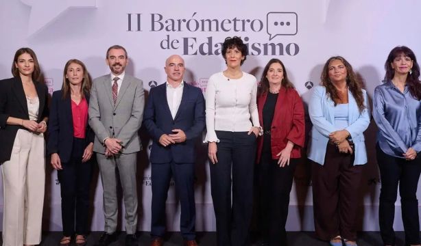 foto familia presentacion barometro edadismo 96