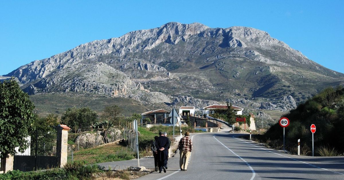Más de la mitad de los mayores de la España rural denuncia falta de atención especial en su banco