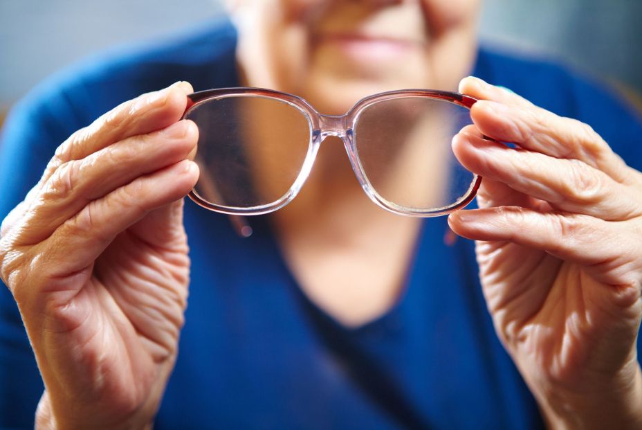 La pobreza visual golpea a los mayores: uno de cada cinco no puede pagarse gafas para ver mejor La pobreza visual golpea a los mayores: uno de cada cinco no puede pagarse gafas para ver mejor