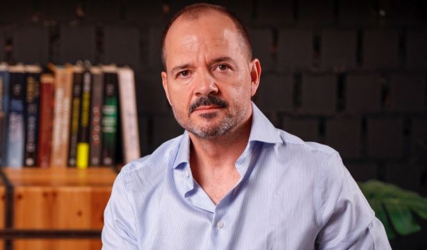 Ángel Martín propone un viaje emocional en su primera novela de ficción: 'El día que lo fuimos todo'