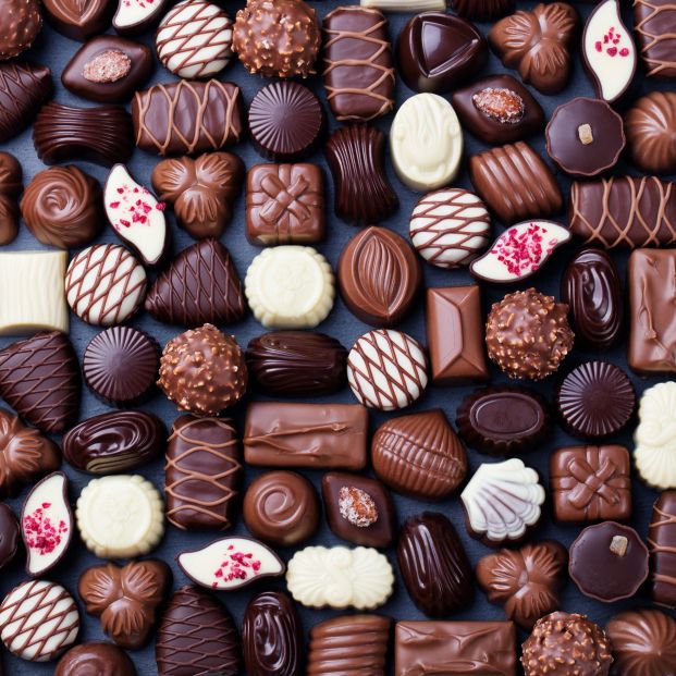 https://www.65ymas.com/uploads/s1/30/82/69/bigstock-assortment-of-fine-chocolate-c-174357721_1_621x621.jpeg