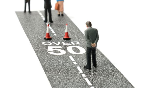 ¿A qué edad consideran los jóvenes que se es mayor?