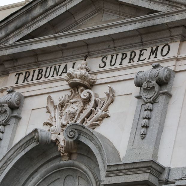 Escudo de España en la fachada del edificio del Tribunal Supremo en Madrid a 29 de noviembre de 2019 