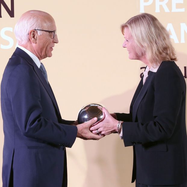 José Antonio Tazón recoge el Premio Manuel Olivencia al Buen Gobierno Corporativo de la Fundación Cuatrecasas José Antonio Tazón recoge el Premio Manuel Olivencia al Buen Gobierno Corporativo de la Fundación Cuatrecasas