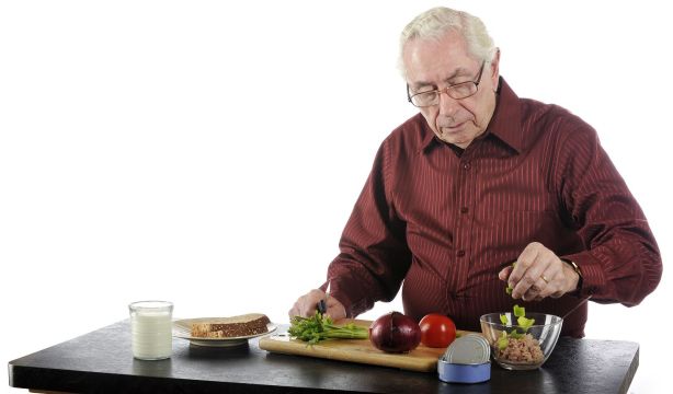 Los alimentos que más deberían aparecer en la dieta de los mayores