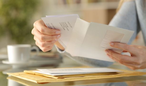 ¿Cuándo puede tu banco cobrarte gastos de correo? (Fuente: BigStock)