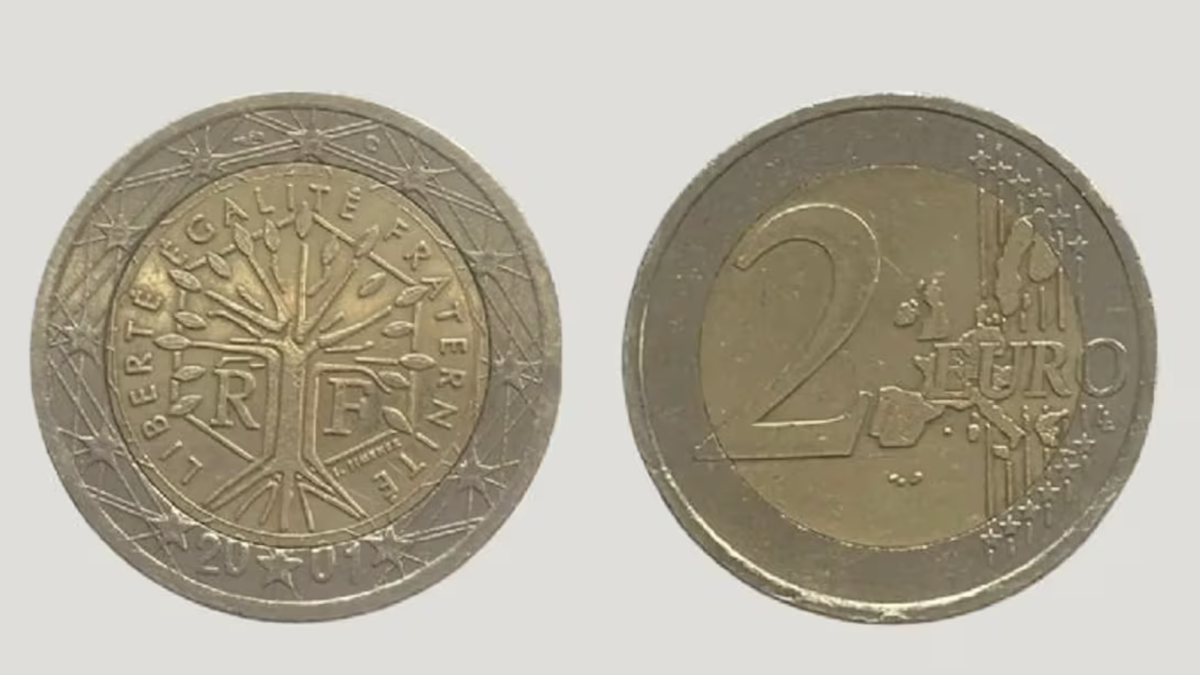 Esta es la moneda de 2 euros de 2001 que puede alcanzar los 1.700 euros en el mercado Esta es la moneda de 2 euros de 2001 que puede alcanzar los 1.700 euros en el mercado