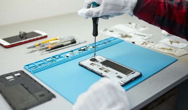 Jubilación prematura para los móviles: cada vez desechamos más en lugar de reparar
