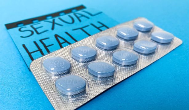 Alertan de los riesgos de comprar por Internet sustancias para mejorar la función sexual