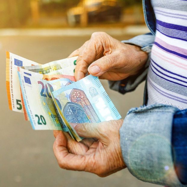 Los mayores, sobre las comisiones bancarias: “En lugar de premiar nuestra fidelidad, nos crujen”. Foto: bigstock