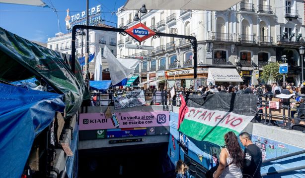 Ayuso ordena el cierre de la estación de Metro de Sol: "Hay condiciones de insalubridad" Ayuso ordena el cierre de la estación de Metro de Sol: "Hay condiciones de insalubridad"