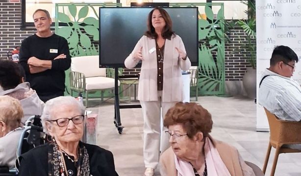 CEOMA acerca a los mayores actividades terapéuticas en la naturaleza con la ‘Jornada Girasol' (CEOMA)