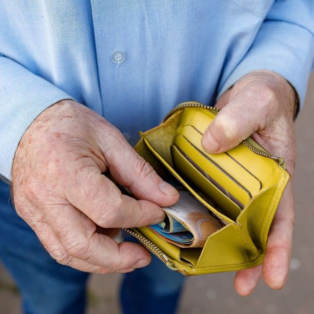 Tener una cuenta en el banco sale cada vez más caro: las comisiones que más afectan a los mayores. Foto: bigstock