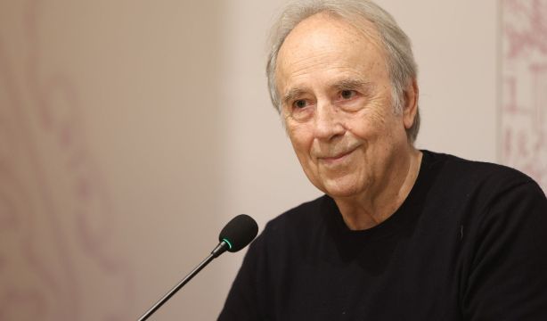 Serrat: "Me he retirado de los escenarios, pero no de vivir"
