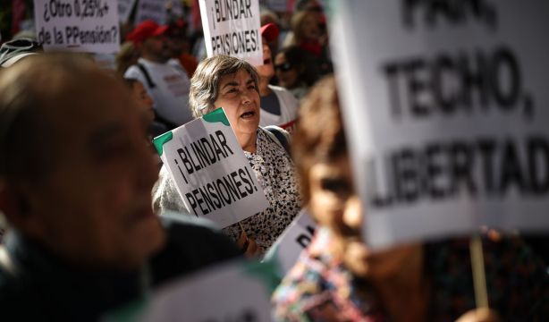 "Las pensiones públicas funcionan, las privadas quiebran", denuncian más de 25.000 manifestantes