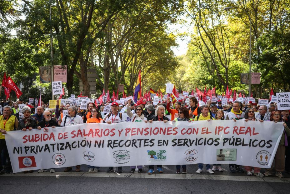 "Las pensiones públicas funcionan, las privadas quiebran", denuncian más de 25.000 manifestantes