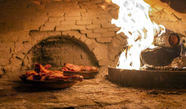 Entre el fuego del horno y los dulces de las Clarisas: Ruta de Asados y Almendras en Madrid. Foto: EuropaPress