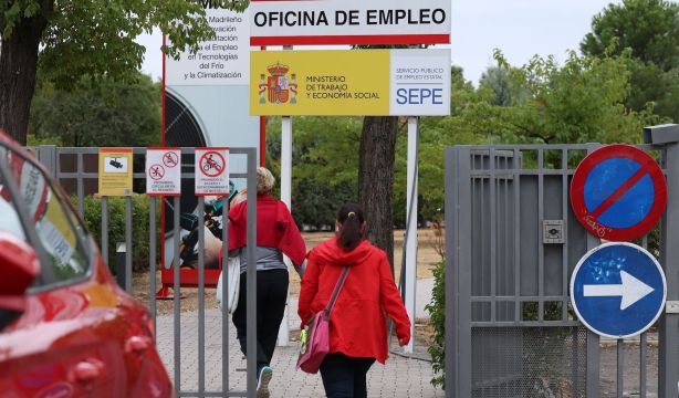 La tasa de paro sube al 10,8% mientras el empleo marca récord de 22,8 millones de ocupados