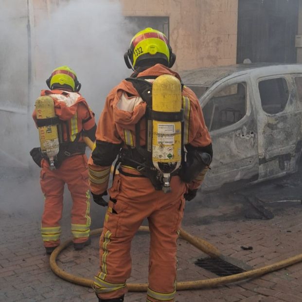 EuropaPress 7871669 extinguen incendio furgoneta llutxent afecta cableado fachada EuropaPress 7871669 extinguen incendio furgoneta llutxent afecta cableado fachada