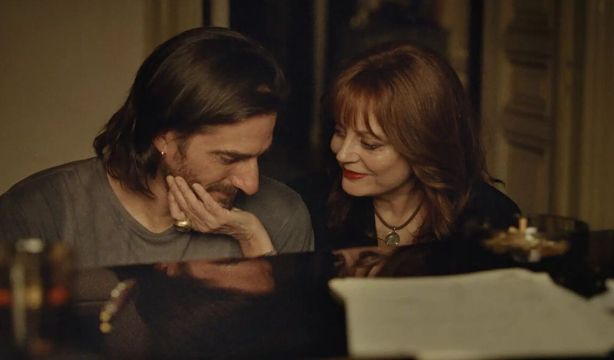 'The echo chamber': un retrato sobre el dolor y la dependencia