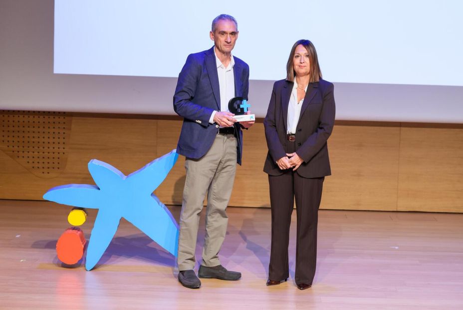 Jose Angel Garcia y Natalia Alonso delegada SegurCaixa Adelas (1)