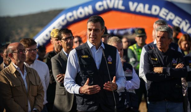 EuropaPress 7874837 presidente gobierno pedro sanchez atiende medios comunicacion puesto mando