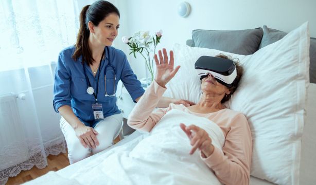 IA y seguimiento ocular con realidad virtual para tratar el dolor crónico