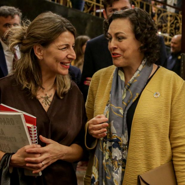 La ministra de Trabajo y Economía Social, Yolanda Díaz; y la diputada del PSOE y exministra de Trabajo, Migraciones y Seguridad Social, Magdalena Valerio.