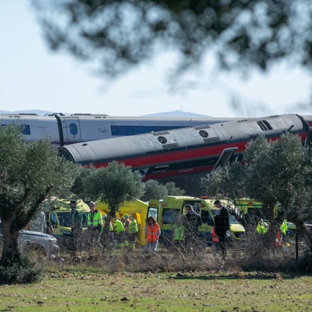 Sube a 69 la cifra de muertos en el accidente y Page confía en que no haya más víctimas en el vagón 
