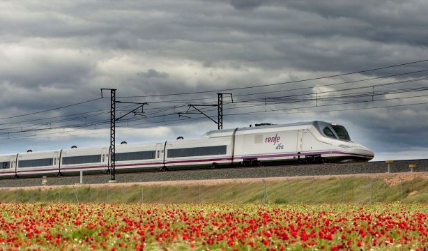 El Gobierno no descarta cerrar la línea de tren Madrid-Barcelona hasta dos años para hacer obras
