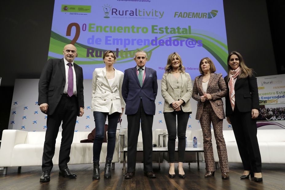 Foto de familia de la Mesa de expert@s y alianzas En igualdad de condiciones” en la que han participado; el presidente de Numitec y de la Junta Directiva de PIMEC José María Torres; la presentadora periodista y