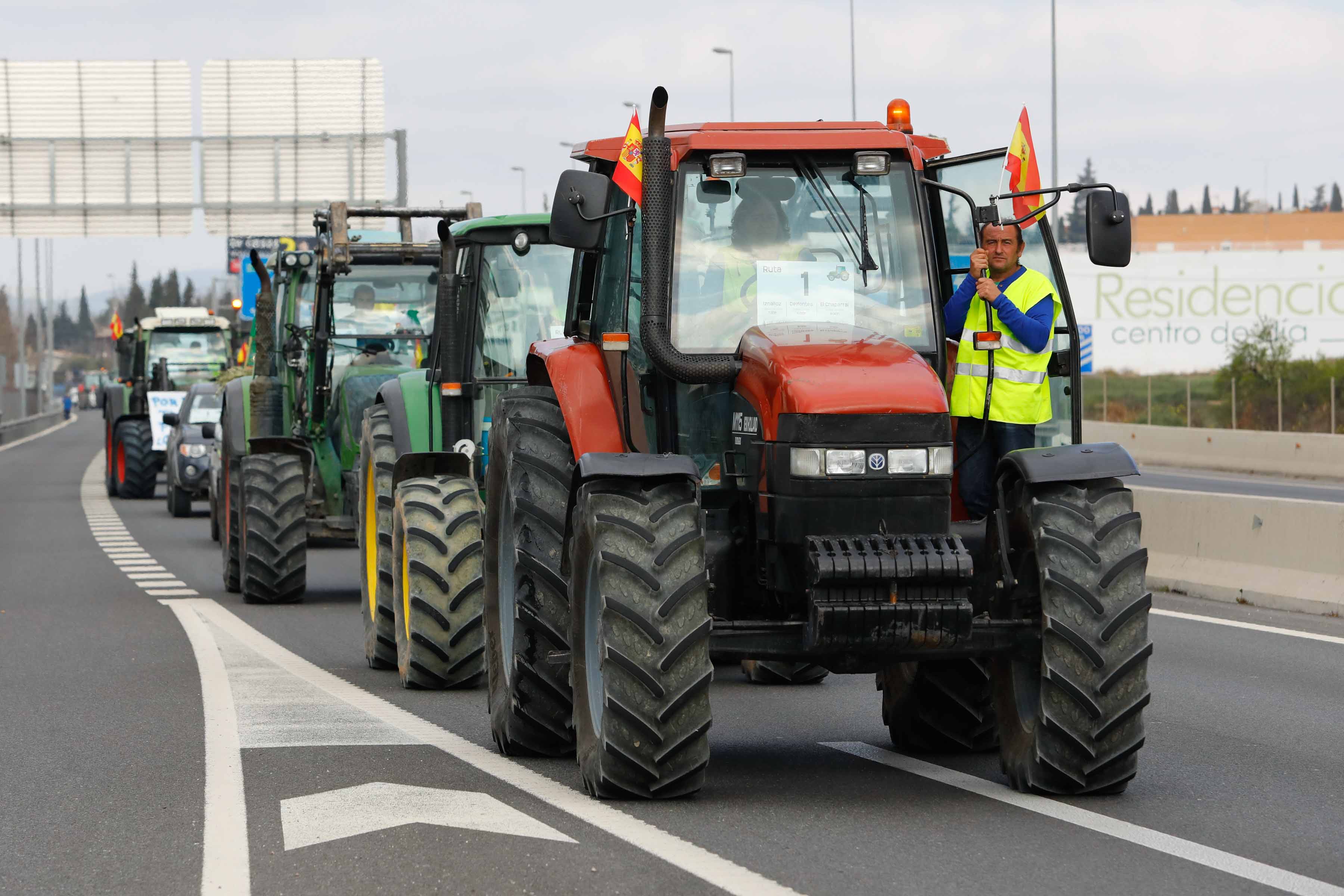 Más de 700 tractores toman este viernes las carreteras en Tarragona, Murcia y Guadalajara