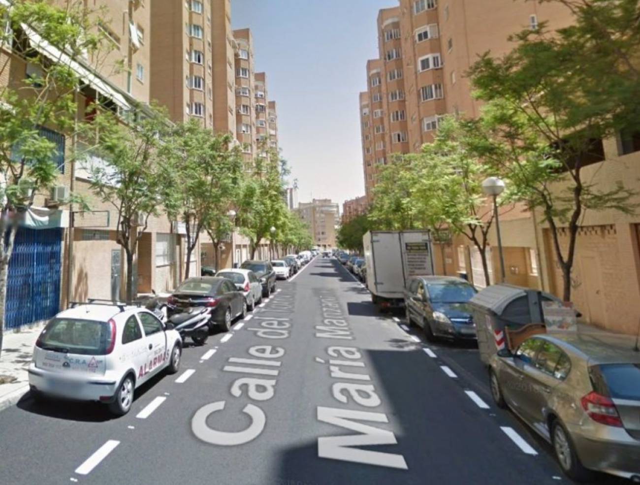 Una mujer de 90 años sufre una caída desde un séptimo piso y sobrevive. La calle de Alicante en la que tuvo lugar el accidente:Google Maps