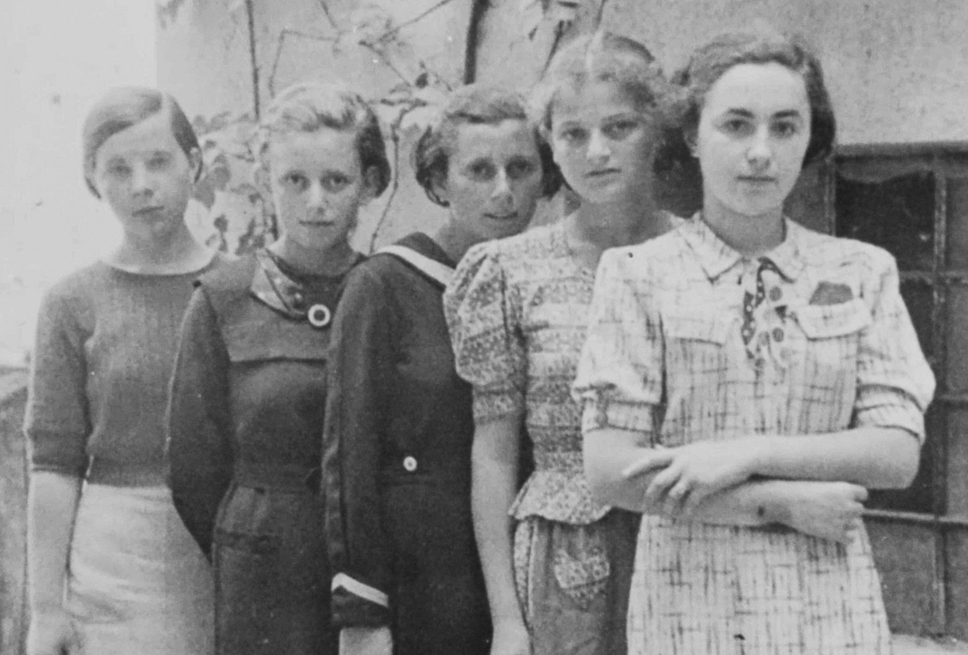 Las 999 adolescentes del primer tren a Auschwitz ignoradas por la historia