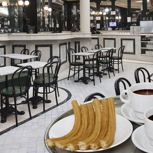 Los mejores churros de Madrid en Chocolatería San Ginés (https://chocolateriasangines.com/)