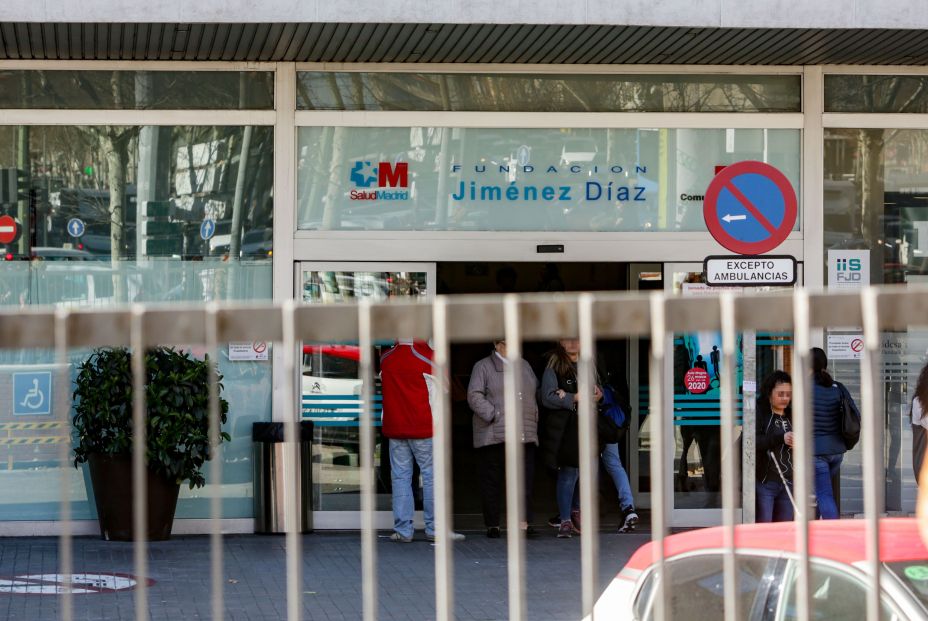 EuropaPress 2674245 Entrada a la Fundación Jiménez Díaz centro donde acudió ayer el segundo paciente con coronavirus de Madrid y donde ha permanecido hasta ser trasladado esta mañana al Hospital Carlos III en Madrid (España) a 26 de f